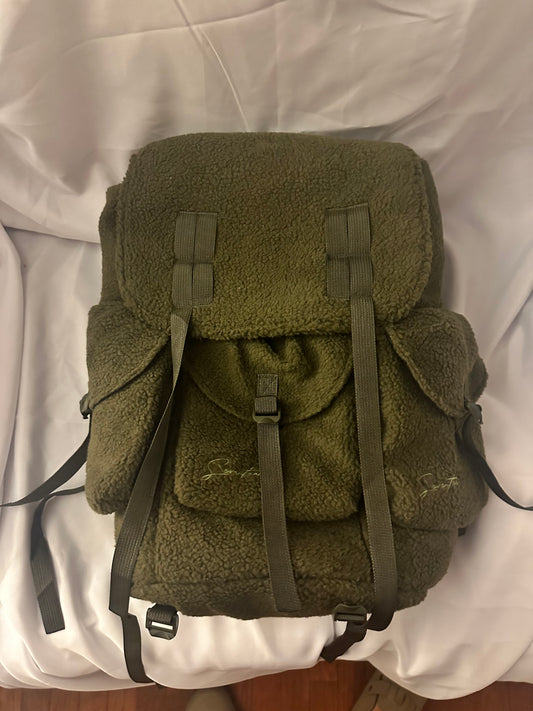 ARMY GREEN CAMPER BAG